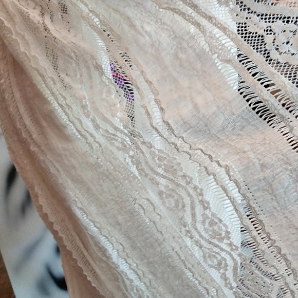 White Lacey Wide Wrap/Scarf - Picture 4 of 4